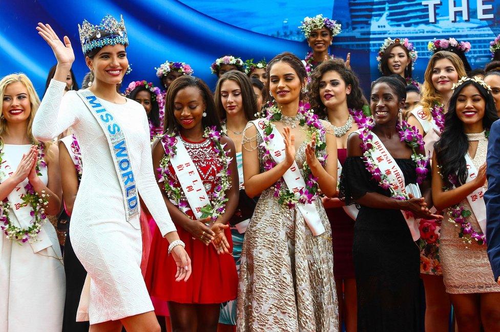 Miss World 2016 Stephanie Del Valle of Puerto Rico waves during the opening of the 67th Miss World Final in China on 7 November, 2017.