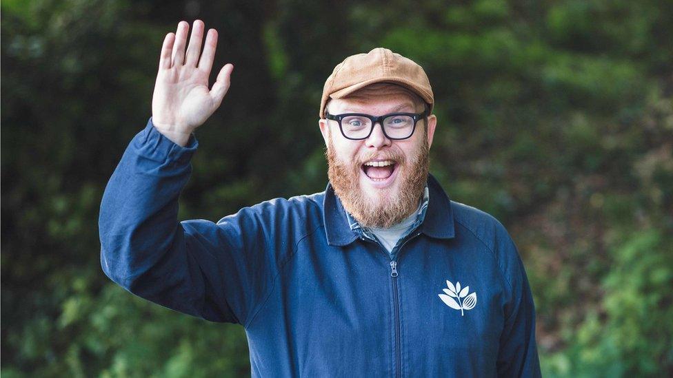 Mab o'r ddinas, Huw Stephens, yn ôl eleni eto i fwynhau Tafwyl