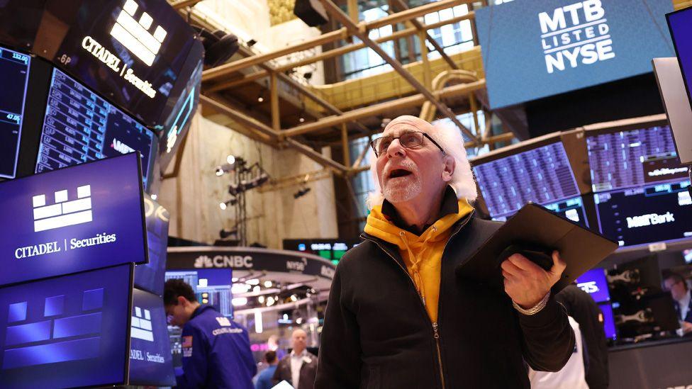 Traders work on the floor of the New York Stock Exchange during morning trading on February 03, 2025 in New York City