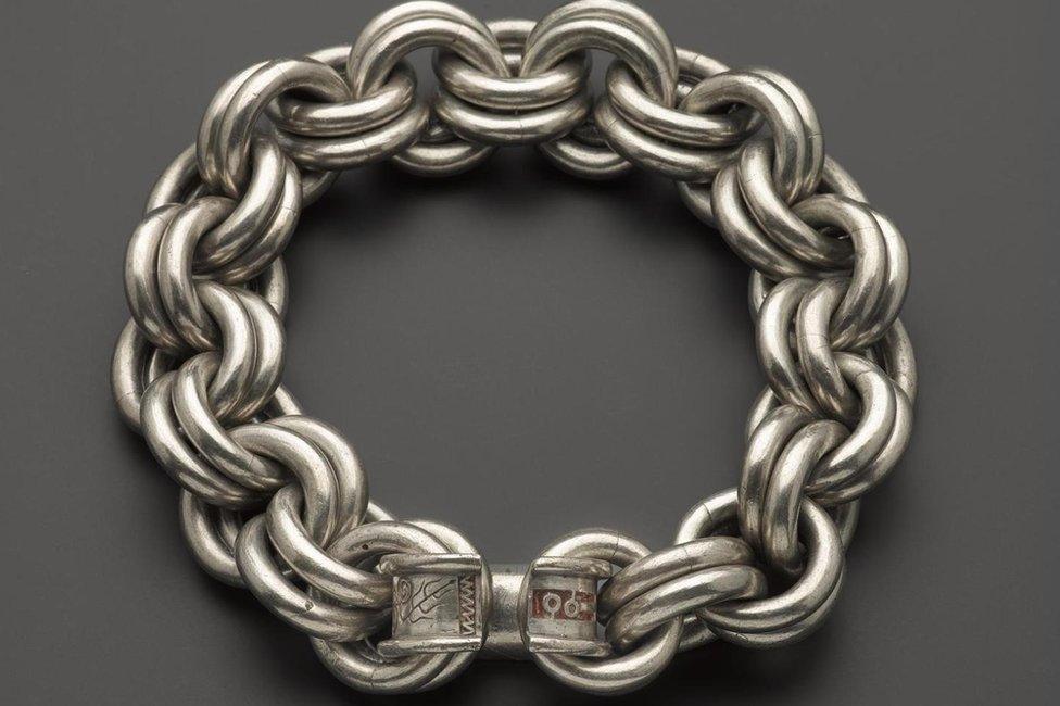 Pictish chain of 22 double links with a pennanular terminal ring, from Whitecleugh, Lanarkshire, 6th or 7th century.jpg