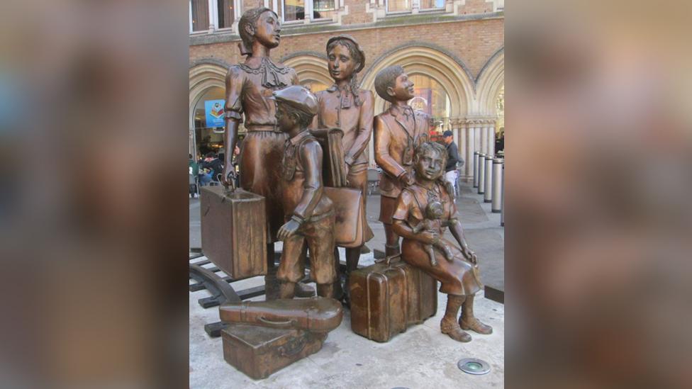 Kindertransport sculpture