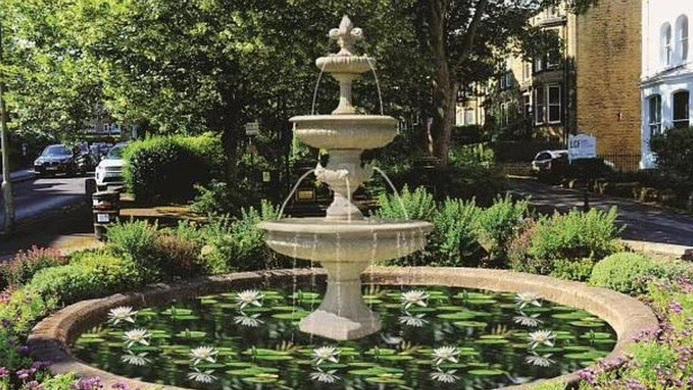 A mocked-up image of how the traditional fountain would look