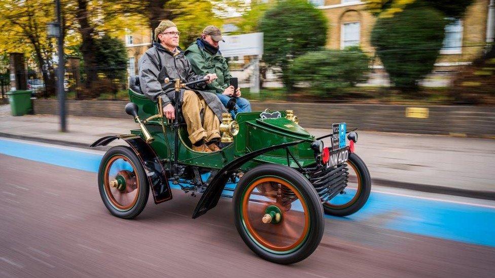 A Vauxhall 1904 6hp Light Car