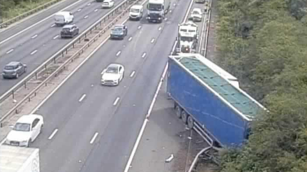 Lorry crashes off the M1 carriageway