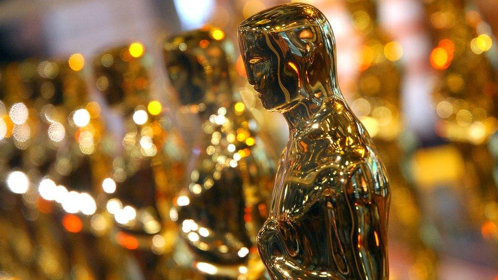 Oscars statuettes