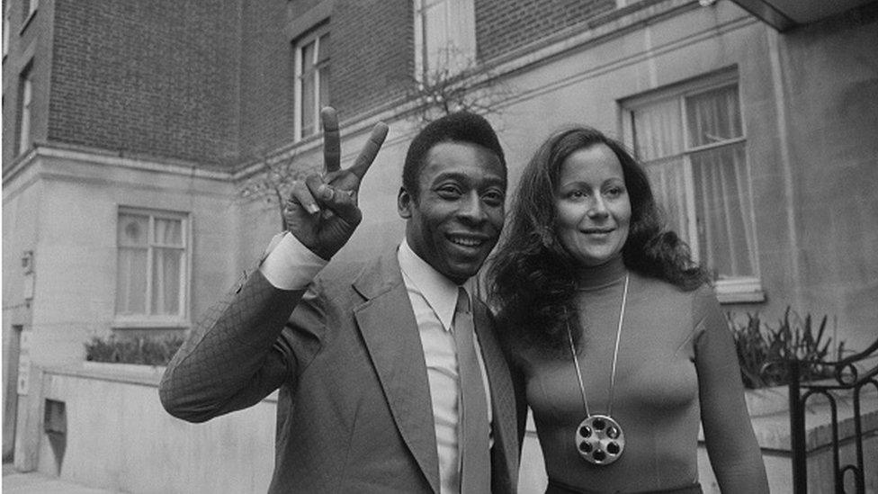 Brazilian soccer player Pele with his wife Rosemeri dos Reis Cholbi, London, UK, 10th March 1973.