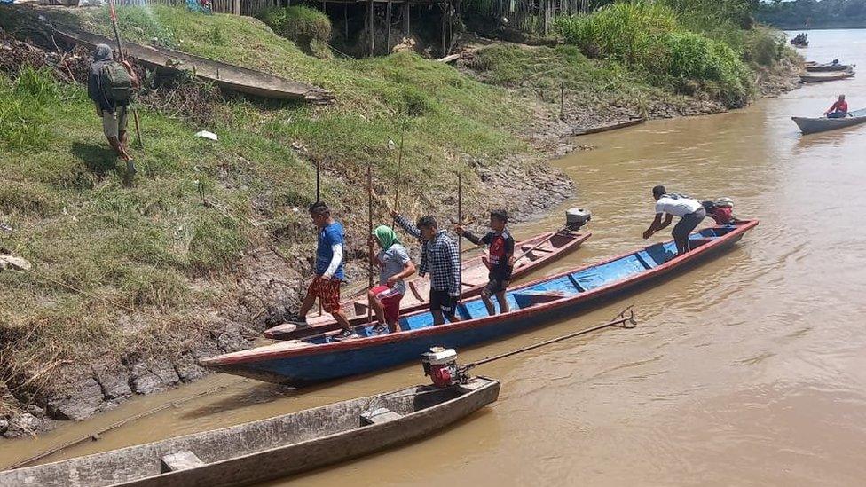 This picture, sent by a Peruvian passenger, shows indigenous leaders arriving to talk to the tourists on Friday