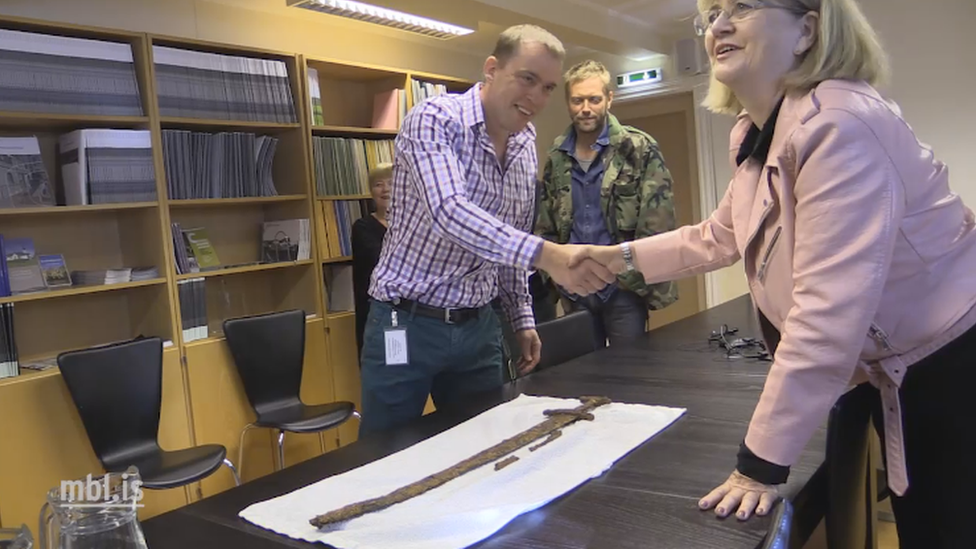 The sword being presented to the Icelandic Cultural Heritage Agency