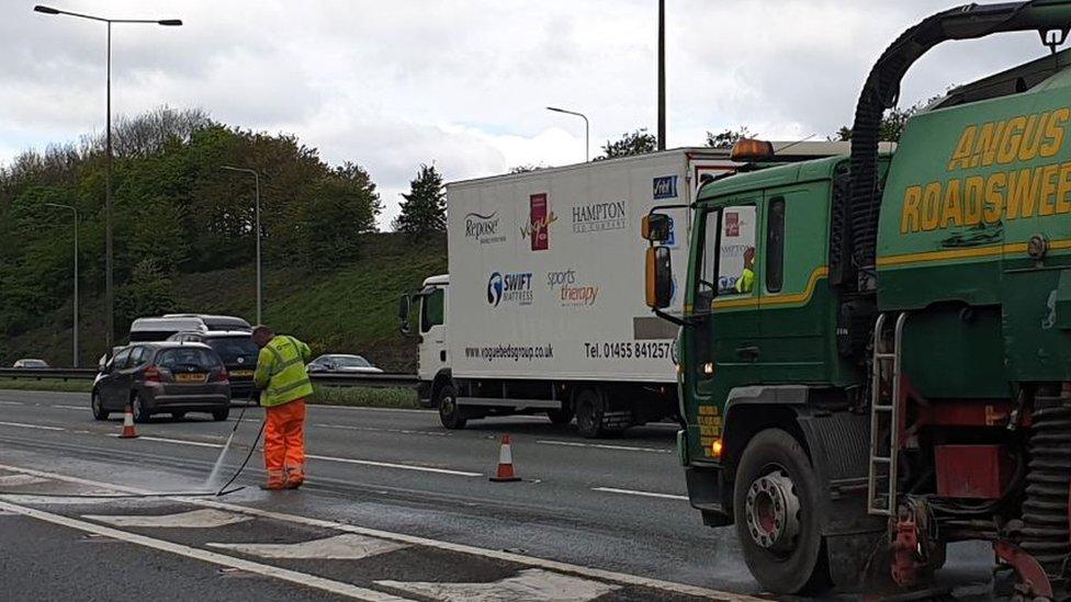 Cleaning of the carriageway