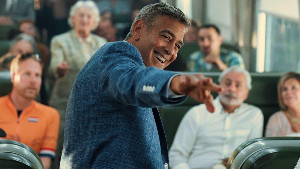 Lars Eidinger as German Cyclist, Ferdi Stofmeel as Dutch Cyclist and George Clooney as Jay Kelly in Jay Kelly