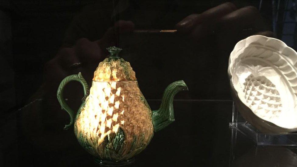 Pineapple teapot