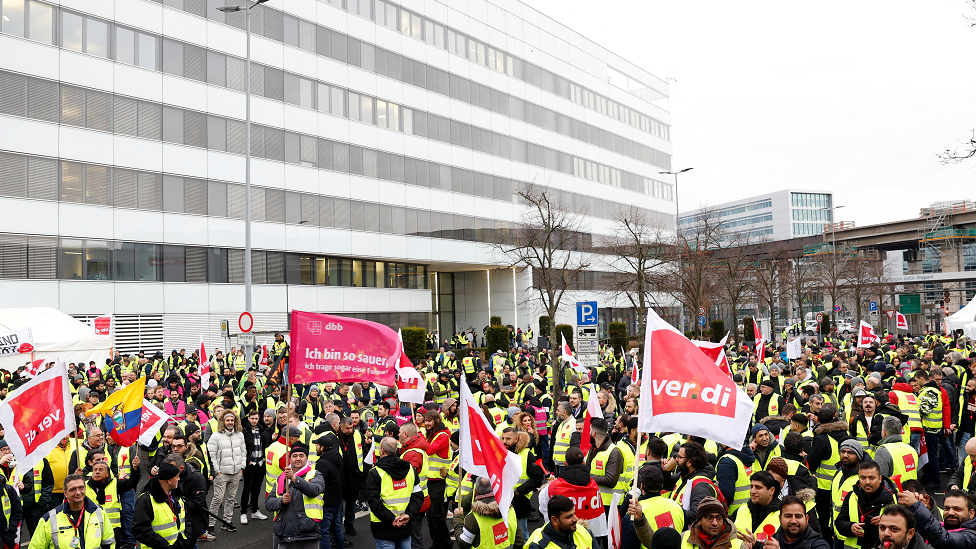 Workers strike in Frankfurt