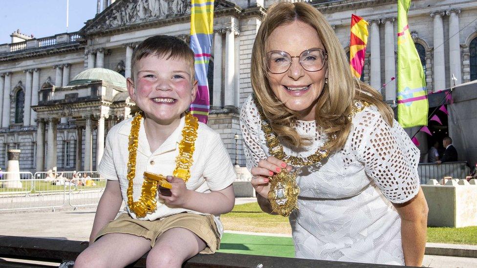 Dáithí Mac Gabhann holding his key of the city alongside Belfast Lord Mayor Tina Black