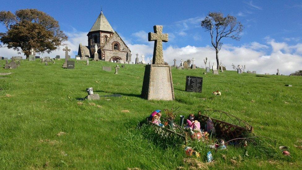 Poppi Worthington's grave