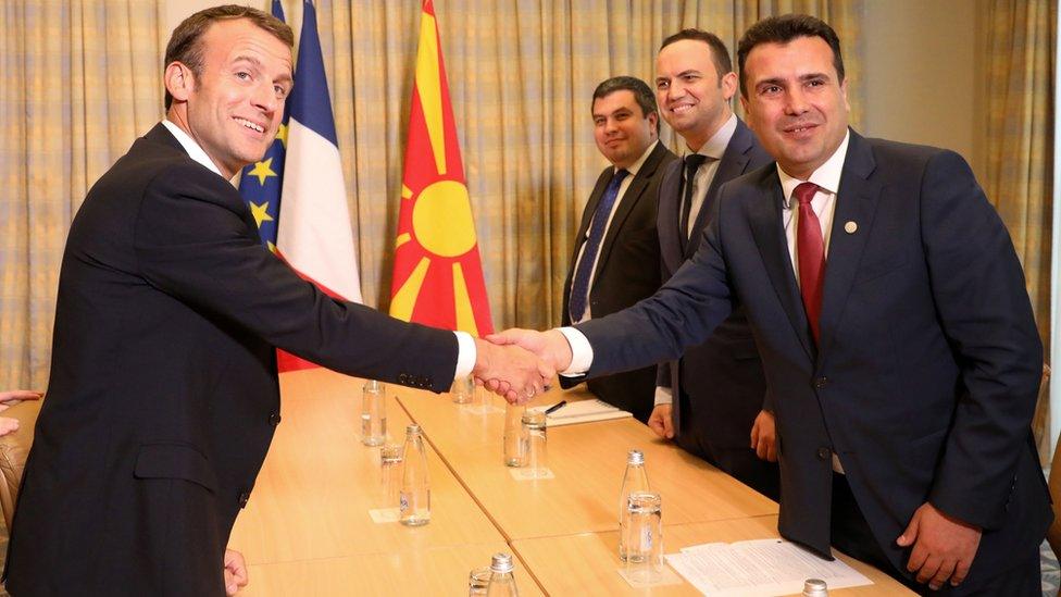 French President Emmanuel Macron (L) shakes hands with Macedonian Prime Minister Zoran Zaev during a meeting in Sofia on May 16, 2018,