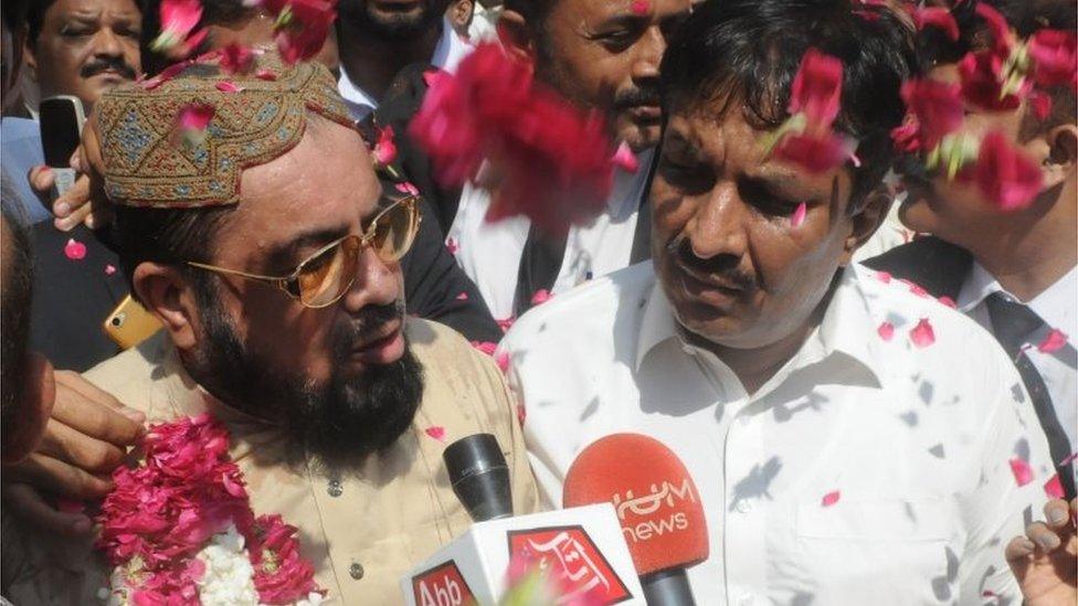 Mufti Abdul Qavi a cleric who was a suspect in the murder of slain Pakistani social media celebrity Qandeel Baloch, talks with journalists after his acquittal from a court in Multan, Pakistan, 27 September 2019.