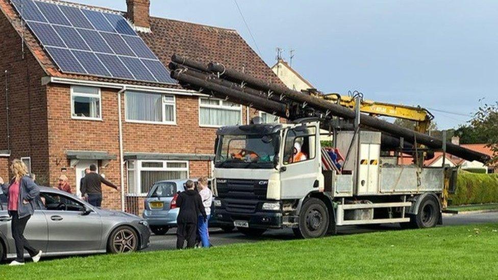 A lorry carrying broadband poles is prevented from accessing Westlands Dive, Hedon, on Monday morning