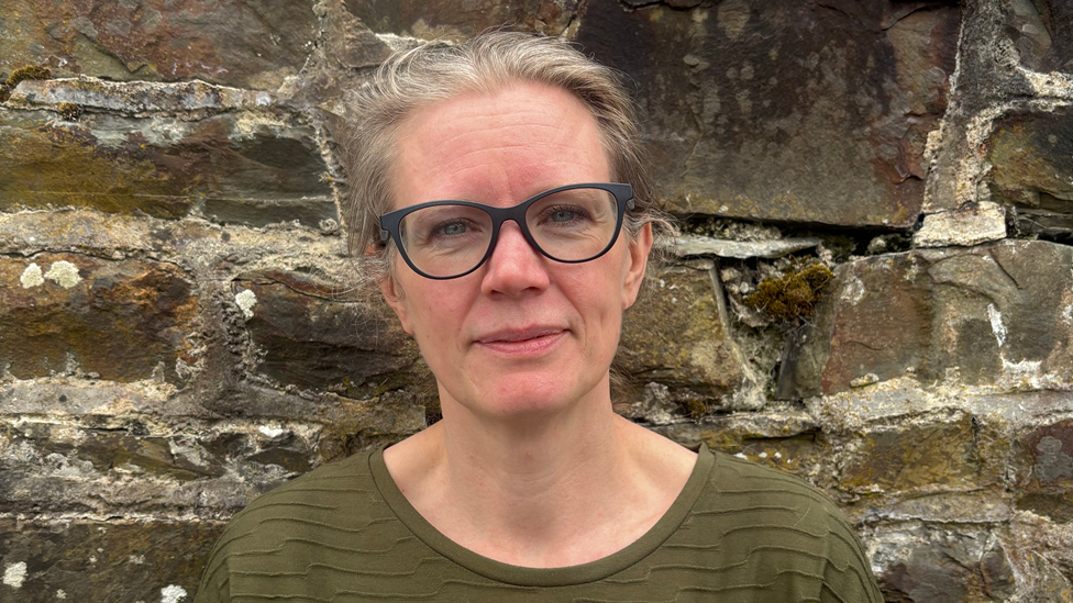 A pistillate   with brownish hairsbreadth  pulled backmost  disconnected  her look   and glasses