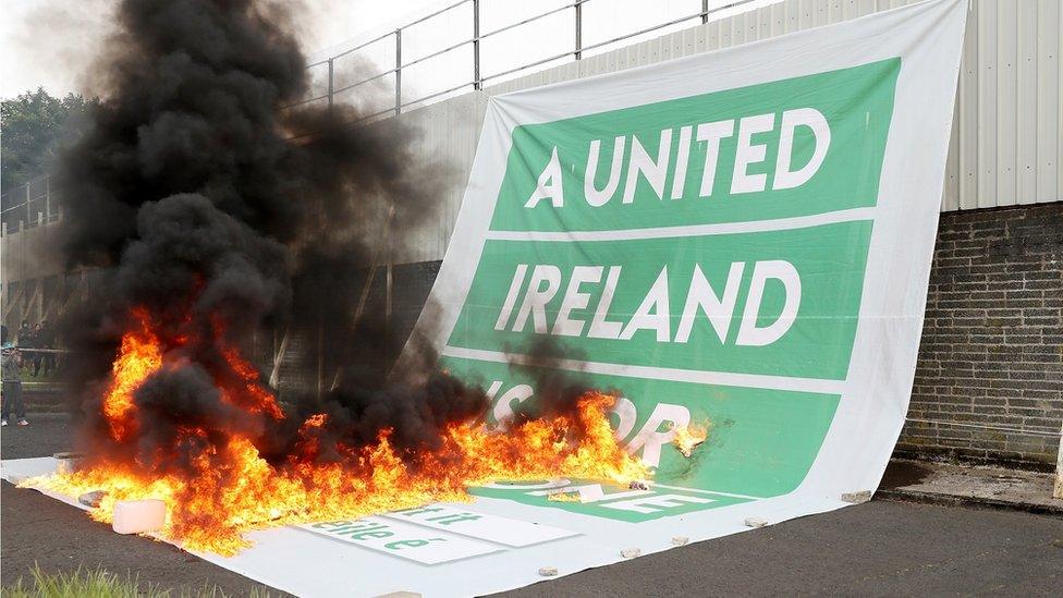 United Ireland banner burned at Shankill protest