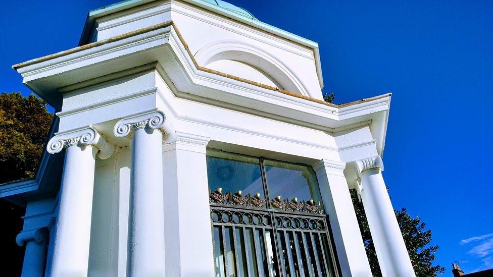 burns mausoleum