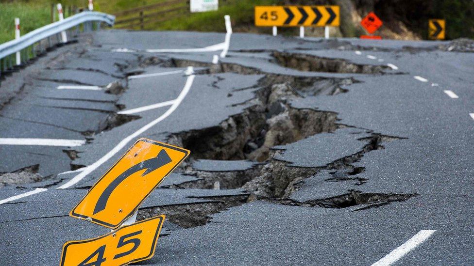 Damage State Highway 1 north of Kaikoura, New Zealand (16 Nov 2016)