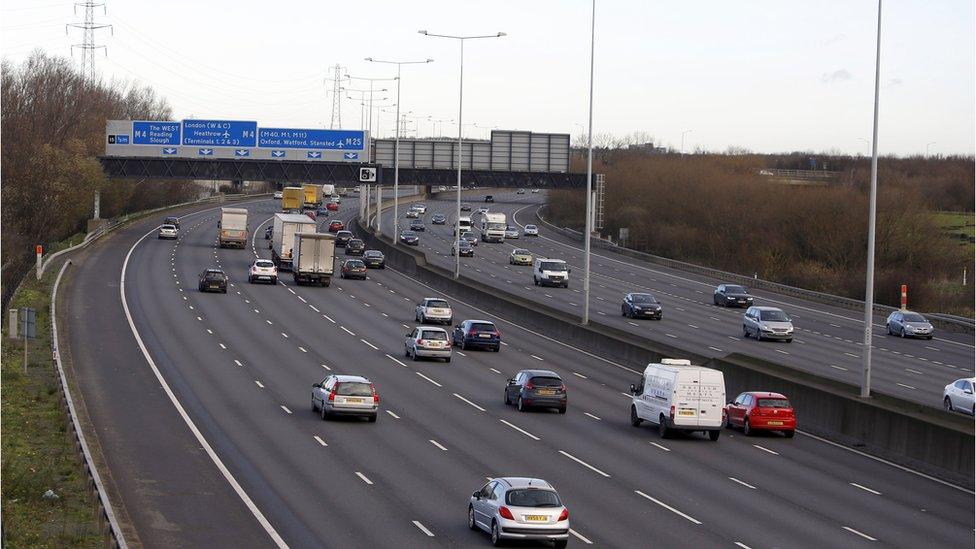 M25 approaching junction 15