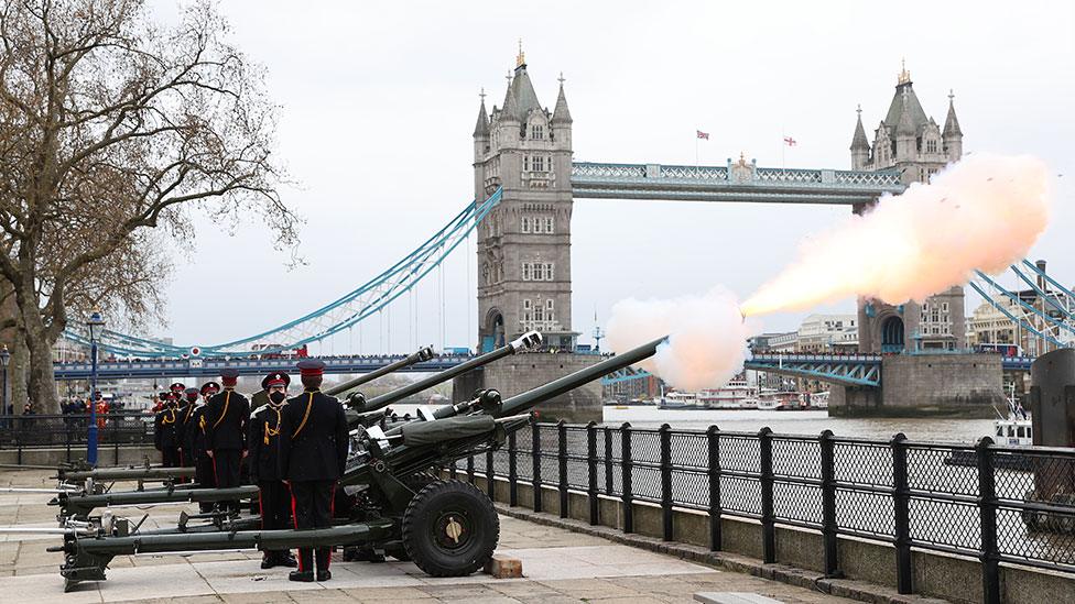 Gun salute in London