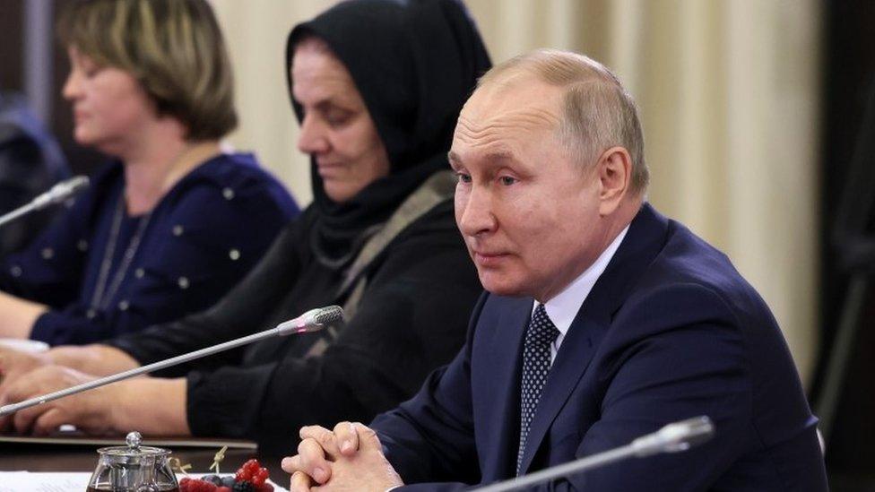 Russian President Vladimir Putin meets mothers of soldiers fighting in Ukraine. Photo: 25 November 2022