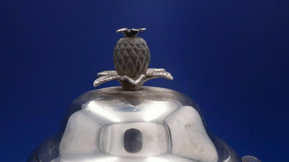 pineapple finial on teapot