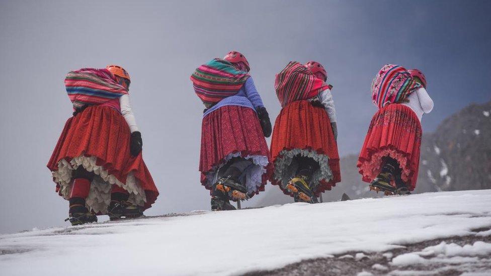 Elena Quispe Tincuta, Julia Quispe Tincuta, Alicia Quispe Tincuta, and Pasesa Alana Llusco climbing a mountain