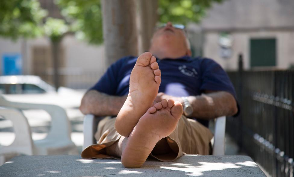 Siesta in Sa Pobla Plaza, Sa Pobla, Mallorca, Spain
