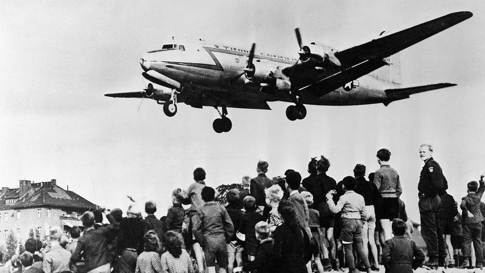 Archive pictures of the Berlin airlift