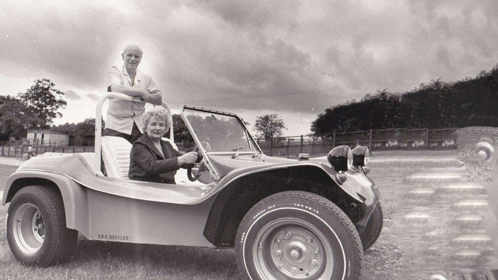 Frank and Helena Farrar in car