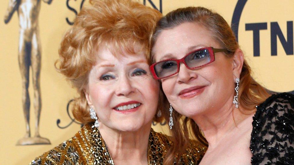 Debbie Reynolds (left) and Carrie Fisher