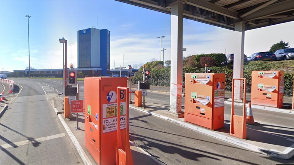 Tyne Tunnel barrier-free lane