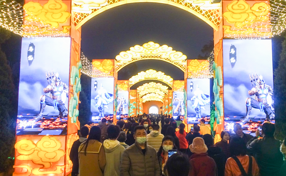 Crowds gather to see the lighting of giants LED lanterns in Chengdu, Sichuan province. Photo: 26 February 2021