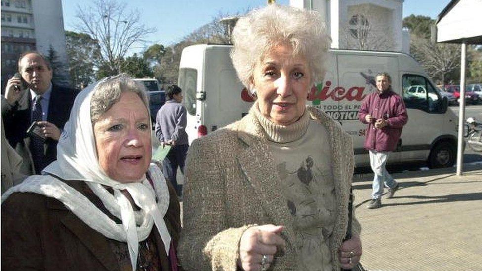 Estela de Carlotto (R) and Nora Cortinas chat on 01 September 2003 in Buenos Aires