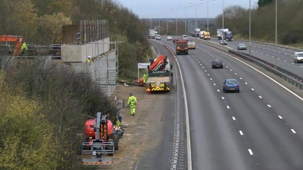 M4 westbound, approaching Junction 11