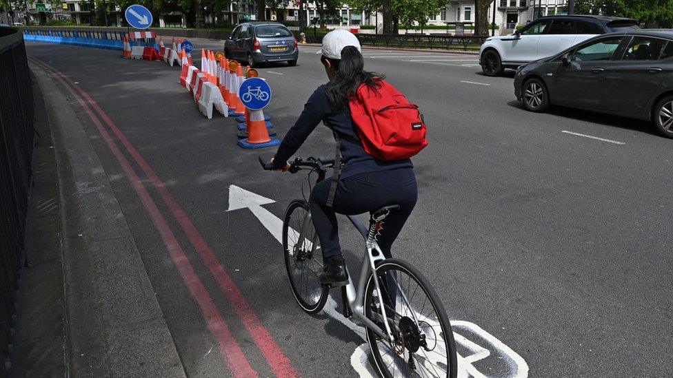 Pop-up cycle lane on Park Lane in London