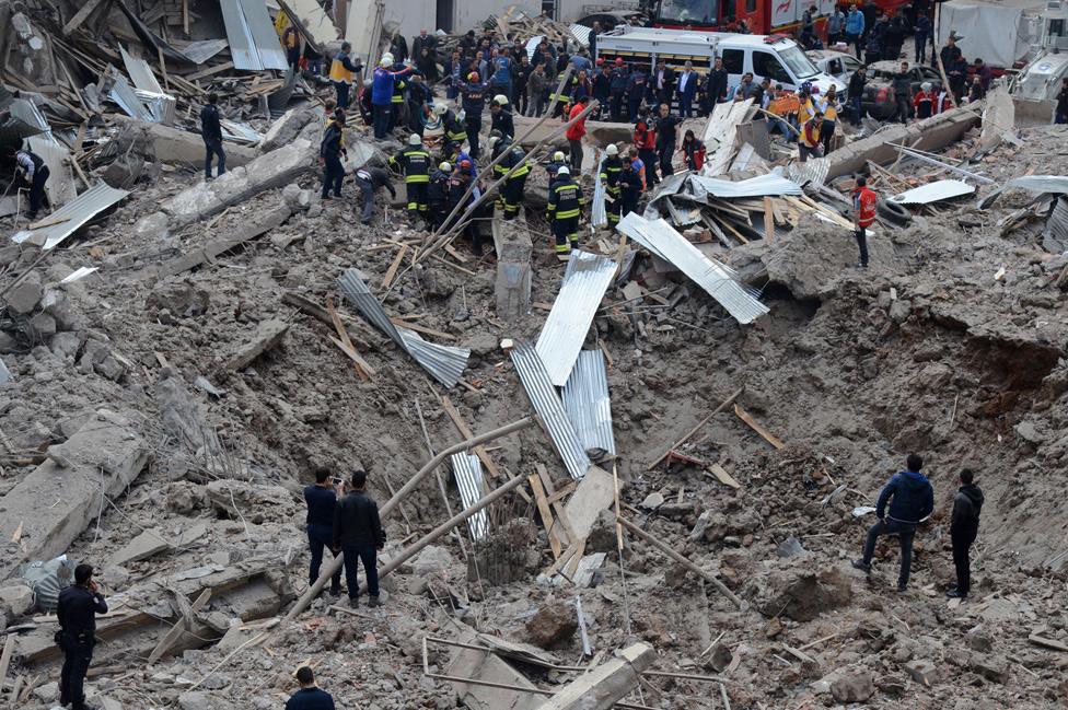 Aftermath of blast in Diyarbakir, 11 Apr 17