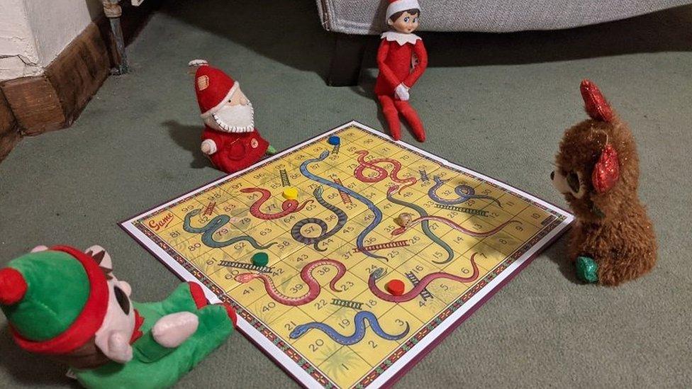 elves playing games