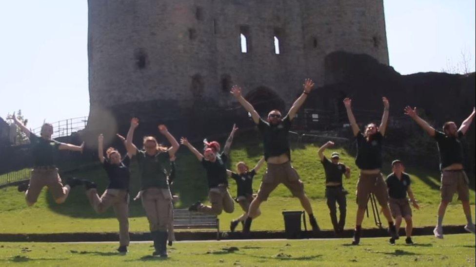 zoo keepers dancing