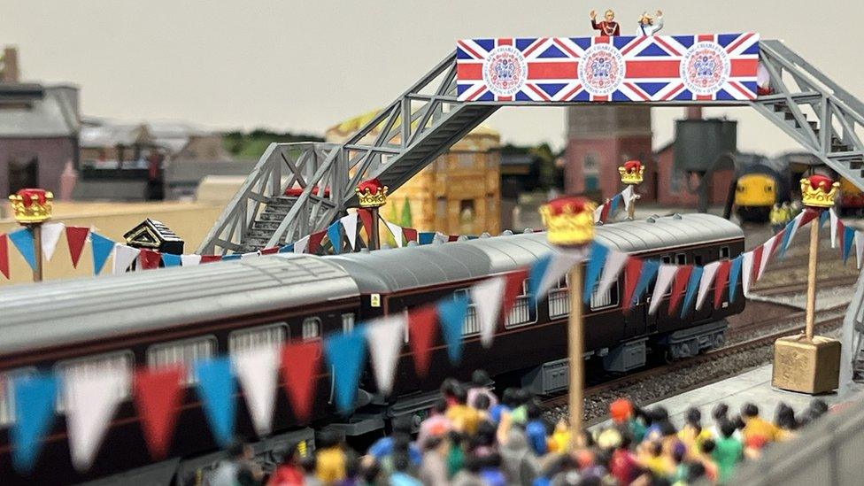 A model Coronation procession by Milton Keynes Model Railway Society