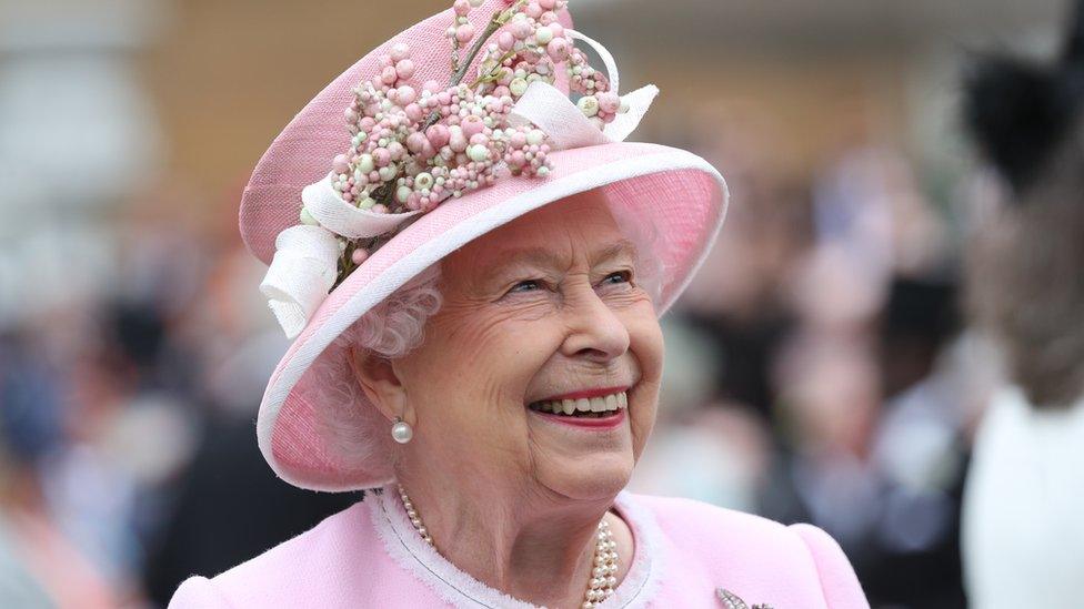 Y Frenhines Elizabeth II