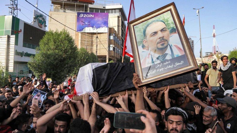 Mourners carry the coffin of anti-government activist Ihab al-Wazni, who was shot dead in Karbala (9 May 2021)