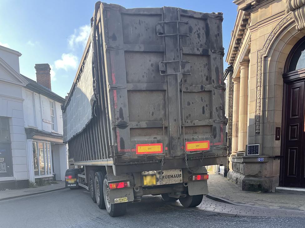 A lorry going through the centre of Eye