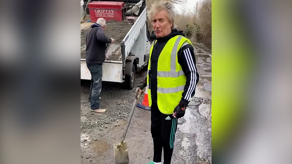 Sir Rod Stewart fixing potholes