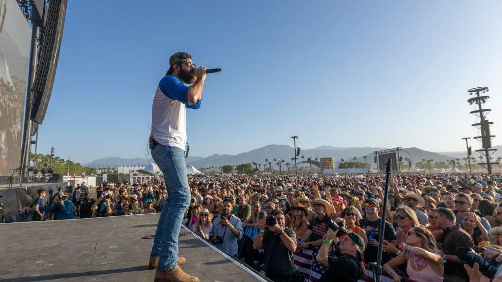 Davis in front of a large crowd