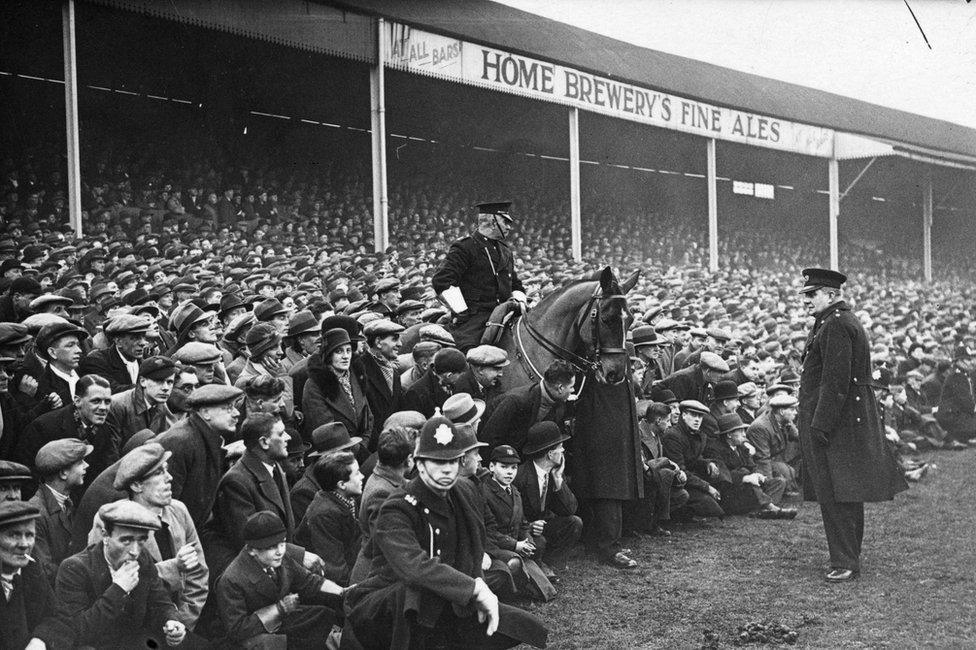 Overflowing crowd in 31 January 1934