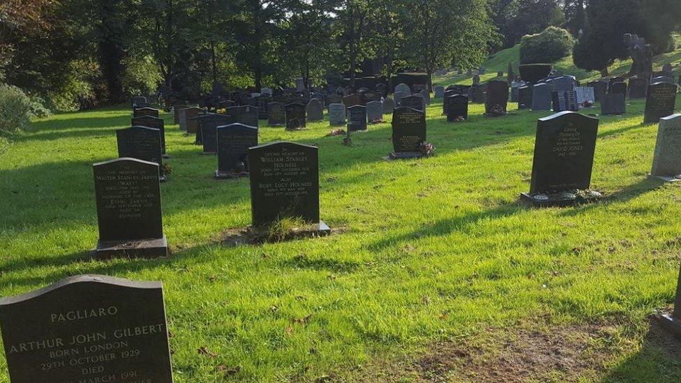 Monmouth Cemetery